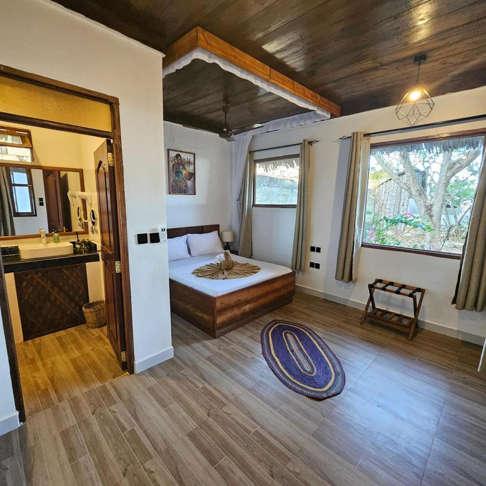 Mambo Ocean Resort Пвани-Мчангани Экстерьер фото